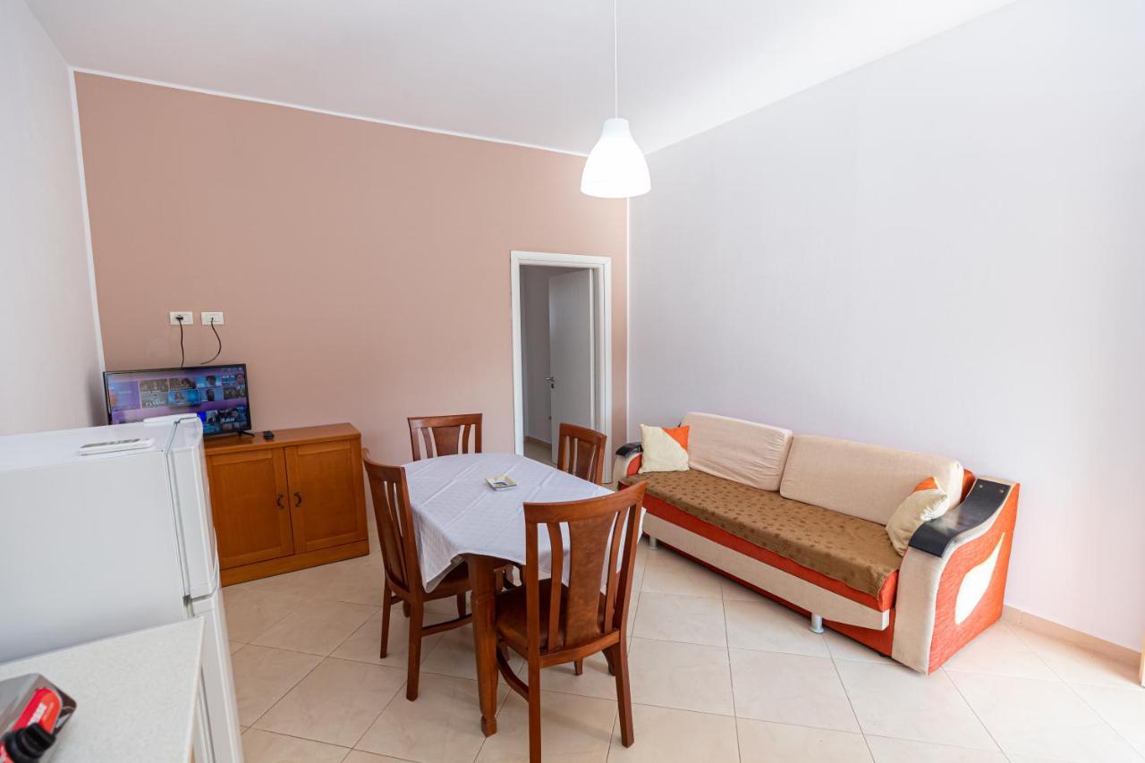 Vila B&E Vlore Exterior photo